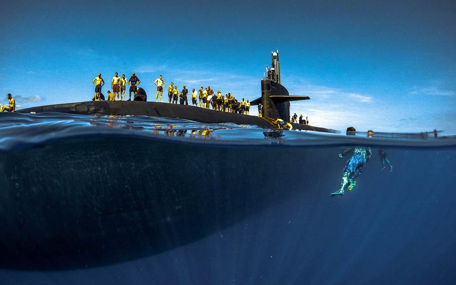 Sailors assigned to Los Angeles-class fast-attack submarine USS Olympia swim in the Pacific Ocean, July 31, 2018.