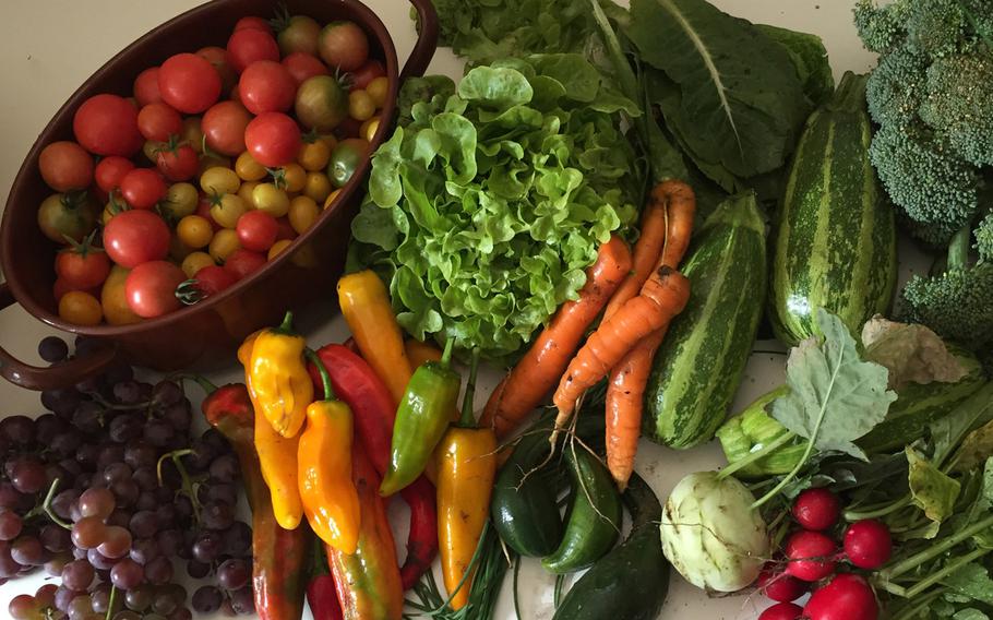 Kaiserslautern police are investigating allegations coming from American military members who posted on Facebook that they were ripped off by door-to-door fruit and vegetable salesmen in the Ramstein area.