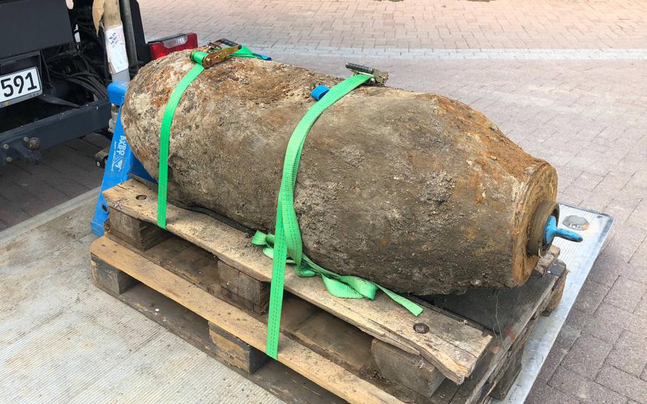 A German bomb disposal team on Sunday successfully defused an unexploded World War II bomb that had forced the evacuation of 18,500 people in the city of Ludwigshafen.