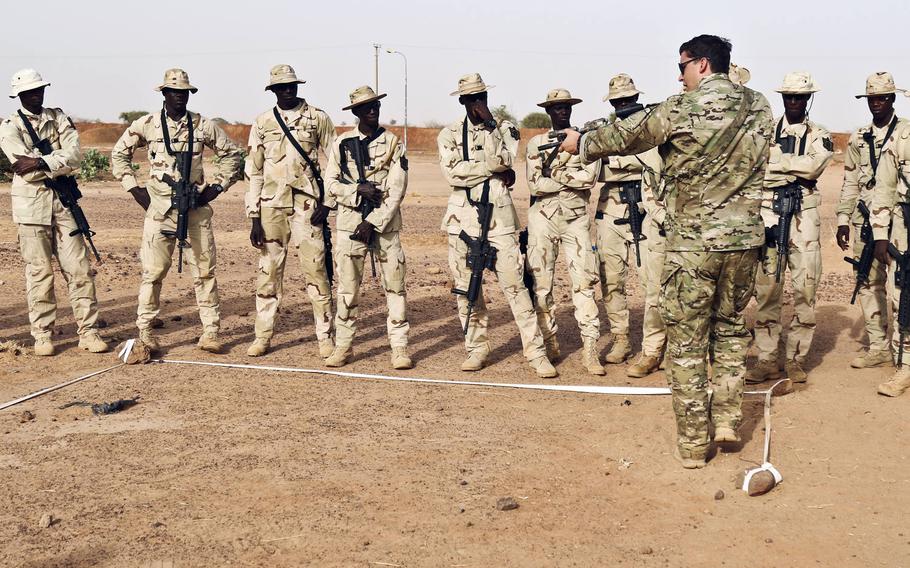 A soldier from 3rd Special Forces Group (Airborne) demonstrates how to clear a room in a glass house as part of Flintlock 2018 in Tahoua, Niger, April 13, 2018. 