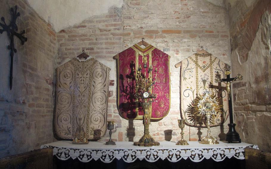The Chiesa di Santa Corona was built in the 13th century to house a gift to the city's bishop from French King Louis IX. The gift was purportedly a thorn from the crown of thorns Jesus was forced to wear in the events leading up to the crucifixion.