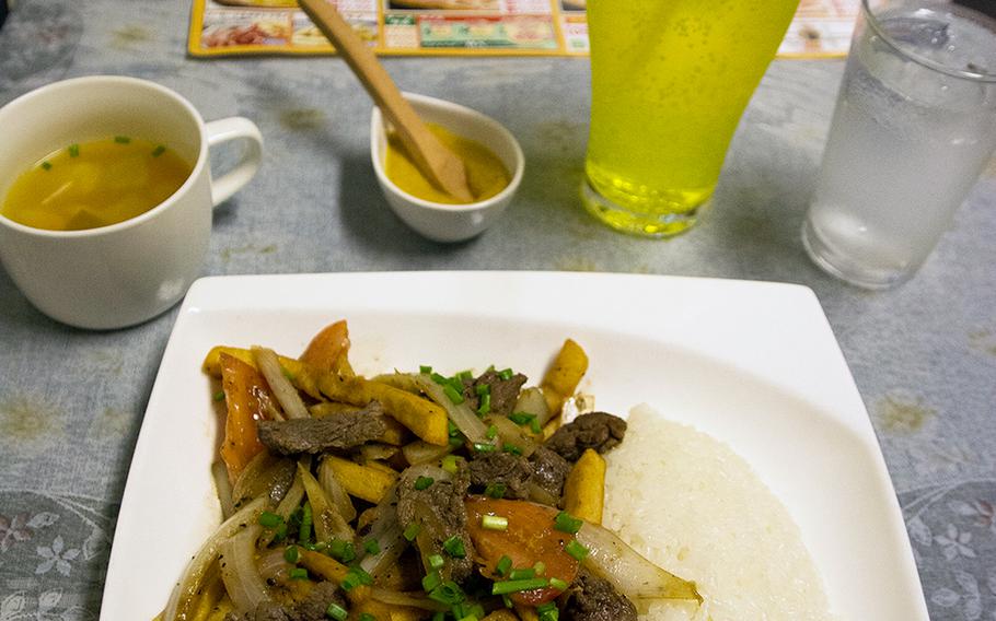 One of the many traditional dishes available at Salsa is lomo saltado (1300 yen) — a popular Peruvian staple featuring a cut of lean beef sauteed with onions and tomatoes.