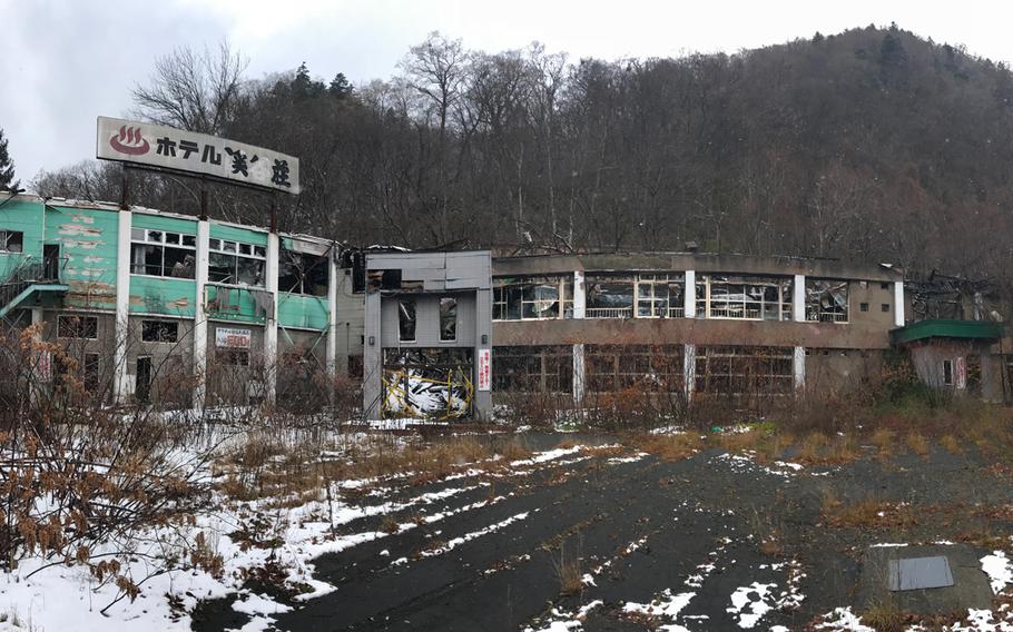 The influx of tourism to Jozankei Onsen in recent years has spurred construction of some impressive new hotels -- but visitors can see some of the older facilities while hiking around the area.