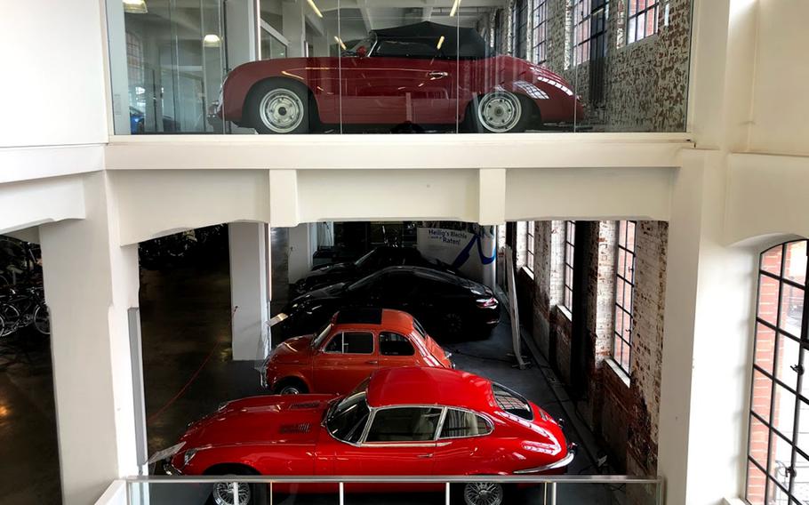 Klassikstadt houses more than 45 companies with a direct link to vintage cars, sports cars and racing. Hundreds of cars from different eras can be found here, and many are for sale.