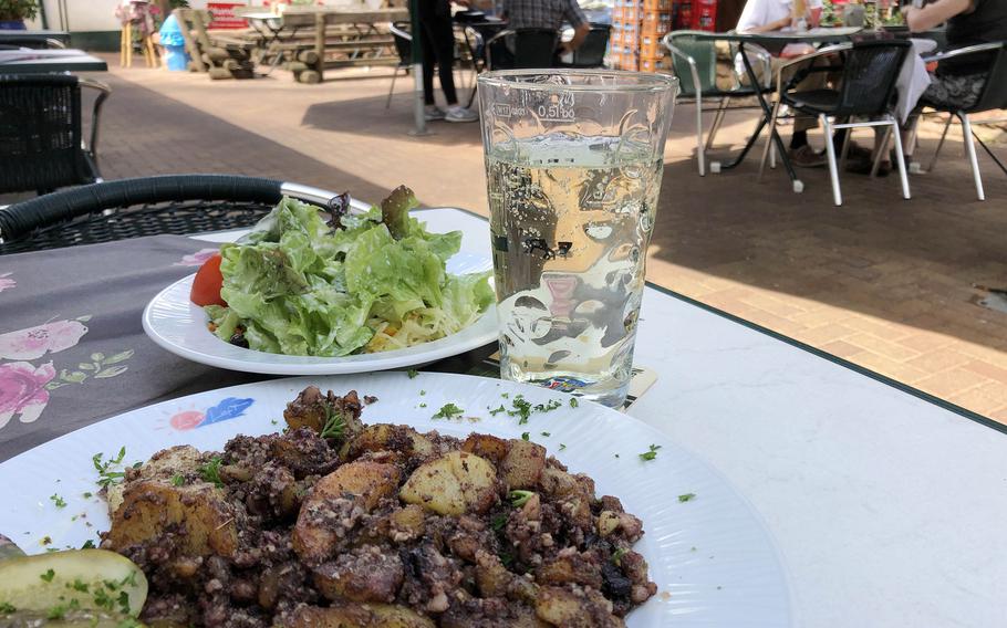 The Paelzer Worscht-Grumbeere is a one of many specialties of the Pfalz region at Licht-Luft in Kaiserslautern, Germany. It is fried potatoes with liver and blood sausages that have been removed from their casings. Very tasty, not unlike American hash.