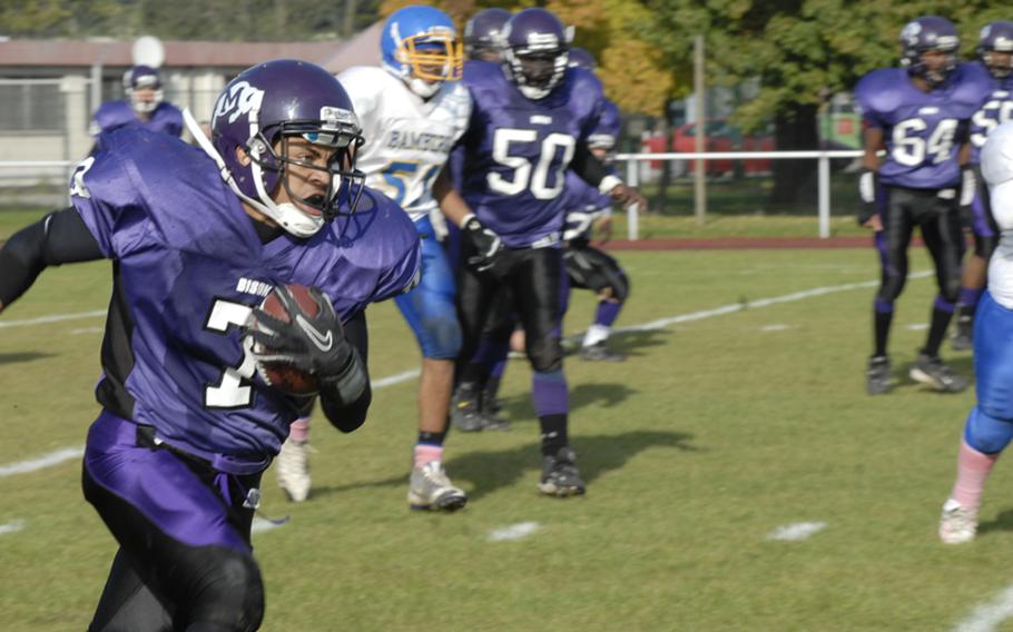 Mannheim's Calvin Baisden heads up the field during Mannheim's 51-20 rout of the Barons during Saturday's Division II playoff game at Mannheim.