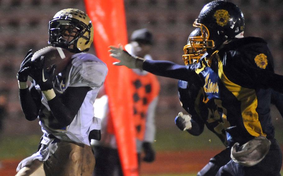 Wiesbaden's Antonio Trawick pulls in a touchdown pass that set up the game-tying PAT to tie and send the Division I title game against Heidelberg into overtime. Heidelberg prevailed, 23-20, on a Rene Johnson field goal to capture the crown.