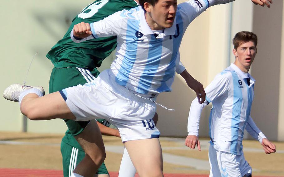 Tournament MVP Jake Baik of Chadwick heads the ball away from Kubasaki's Joshua Carrillo.