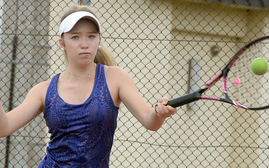 Reigning DODEA-Japan girls singles tennis champion Jenna Mahoney, a Robert D. Edgren sophomore, is hoping to advance past the quarterfinal round of this season's Far East tournament.