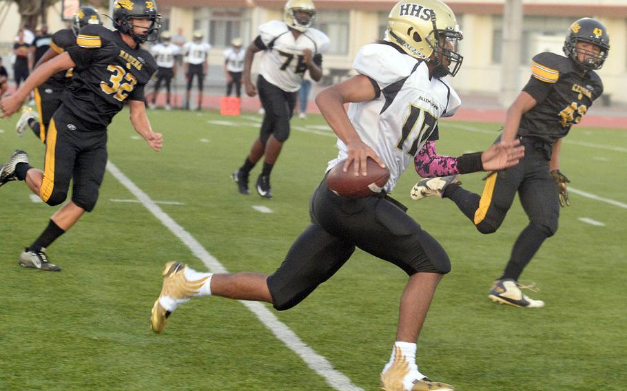 Deontaye Gregory quarterbacks the Blackhawks in Saturday's championship game.