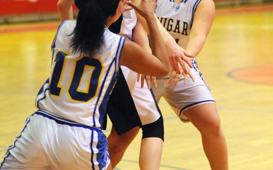 Ansbach's Alyssa Solis, right, passes off to teammate Tielr Packer past Bitburg's Melissa Menschel in a Division II quarterfinal on Friday. Ansbach won 29-23 to advance to the semifinals later in the day.