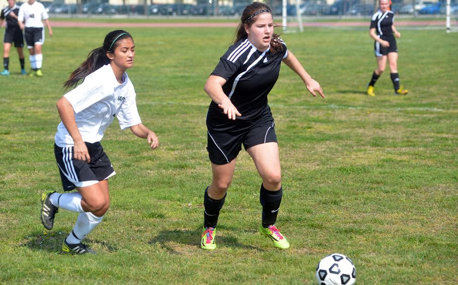 In a rematch of the 2013 Division II title game, Naples and Vicenza high schools met on March 15, 2014, for their first matches of the new season. Naples won 3-0. 

