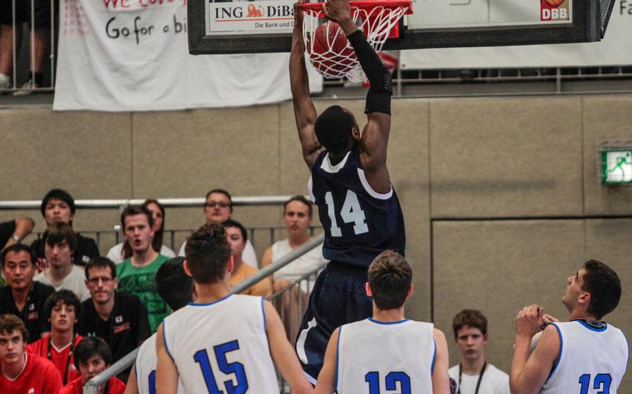 Scott Lindsey of Oak Park, Ill., dunks early in Team USA's 86-73 loss to Italy Saturday, April 6, 2014, in the final of the 2014 Albert Schweitzer Tournament in Mannheim, Germany.