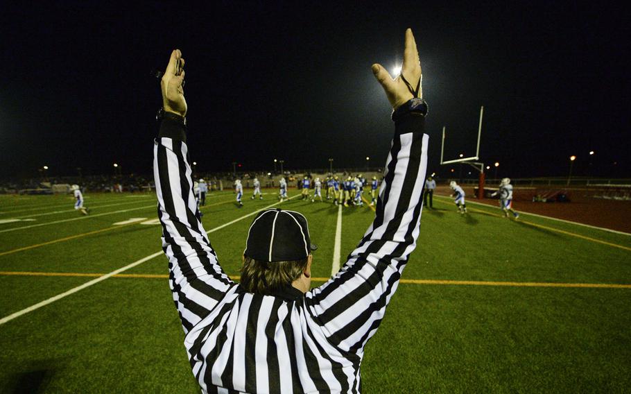 Referee Eric Schmidt signals a Ramstein touchdown in the 2014 DODDS-Europe DI football championship against Wiesbaden in Kaiserslautern, Germany, Nov. 1, 2014.