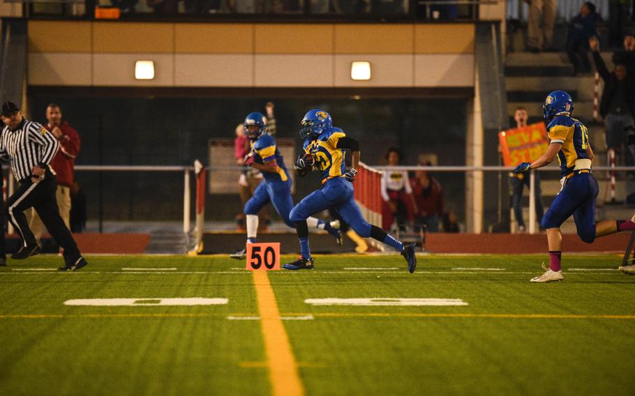 Ansbach's Jaime Anderson breaks away for a touchdown in the 2014 DODDS-Europe DII football championship against Hohenfels in Kaiserslautern, Germany, Nov. 1, 2014.