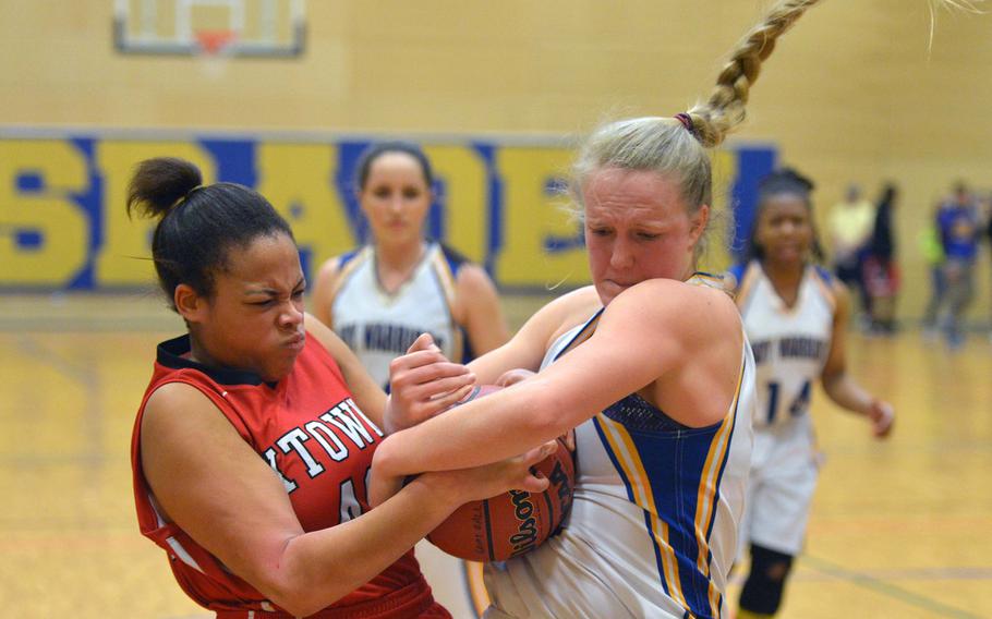 Kaiserslautern's Junice Moore, left, and Wiesbaden's Catherine Klein fight for the ball during a game at Wiesbaden, Saturday, Feb. 7, 2015. Wiesbaden won 45-26.