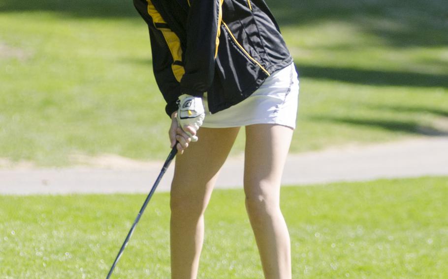 Sydney Seelen of Stuttgart hits an approach shot onto the green during a golf tournament at Rheinblick golf course in Wiesbaden on Thursday, Oct. 1, 2015. The course will play host to the European championships next week as well.