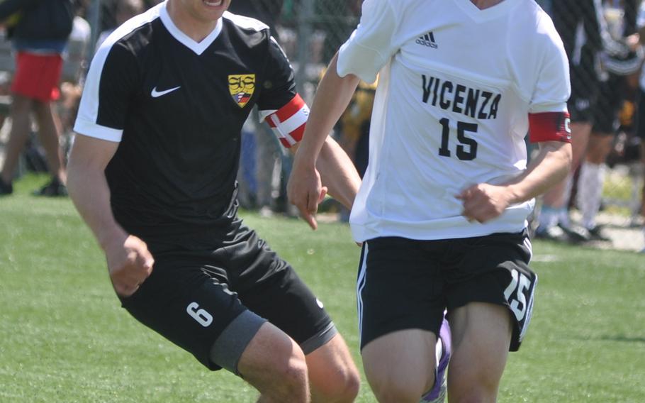 Vicenza's Nicholas Galles battles Stuttgart's Tyler Kearny for the ball in the Cougars' 4-3 victory on Friday.