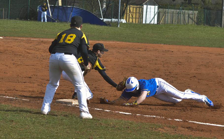 Kohl Kraus of Stuttgart, center, applies a tag to R Wilton of Wiesbaden during a baseball game between Wiesbaden and Stuttgart, Saturday, March 26, 2016 at Clay Kaserne in Wiesbaden.
