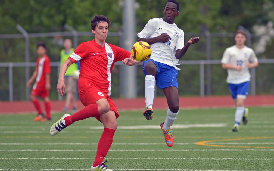 ISB's Ioan Bishop, left, and Wiesbaden's Temi Alumanah fight for the ball in the visiting Raiders' 5-3 win over the Warriors in Wiesbaden, Friday, May 13, 2016.