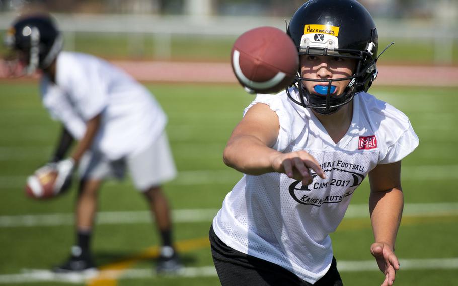 Stuttgart's Trey Hernandez passes the ball during football camp at Vogelweh, Germany, on Tuesday, Aug. 15, 2017.