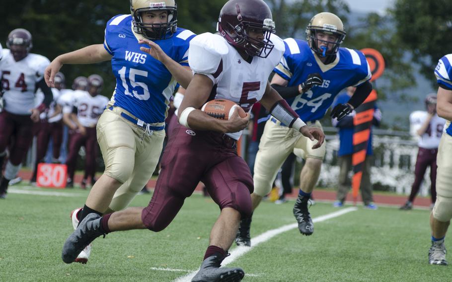 Vilseck senior running back Terron Sizemore turns the corner against Wiesbaden in a DODEA-Europe Division I matchup Sept. 9, 2017 in Wiesbaden, Germany. 