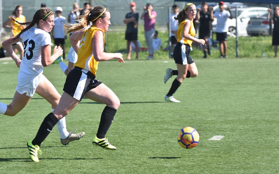 It's off to the races as Stuttgart's Callie McGurk leads Naples' Kyra Barrows and a host of other players toward the Naples goal on Friday, April 20, 2018, in Vicenza, Italy.
