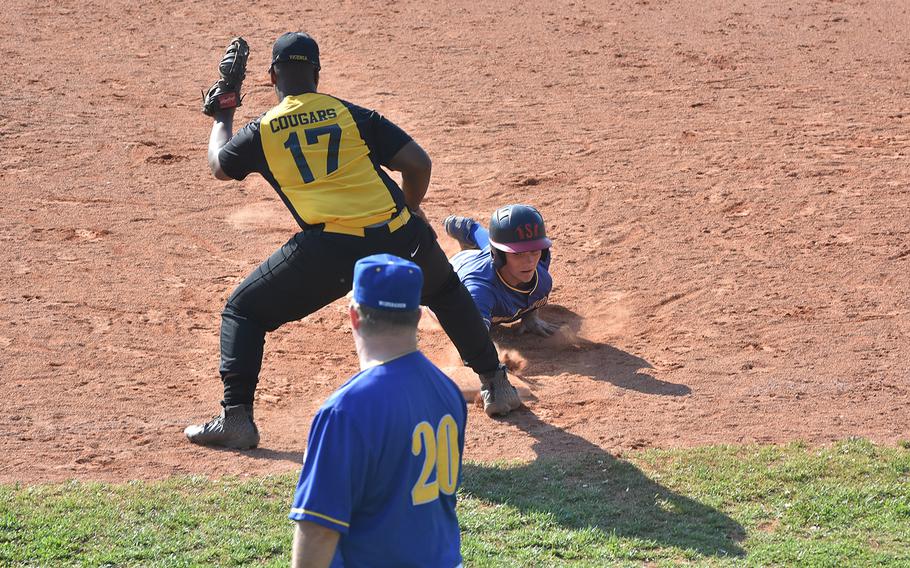 Wiesbaden's Bobby Kennedy dives back into first before Vicenza's Jonathan Smith can handle a pickoff throw in the Warrriors' 15-0 victory on Friday, April 19, 2019.