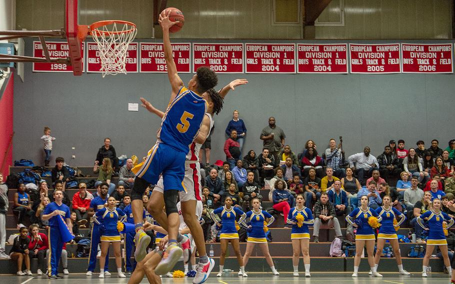 Wiesbaden's Kaleb McKenzie drives for a lay-up during a basketball game against Kaiserslautern in Kaiserslautern, Germany, Friday, Jan. 31, 2020. Wiesbaden won the game 76-75.  