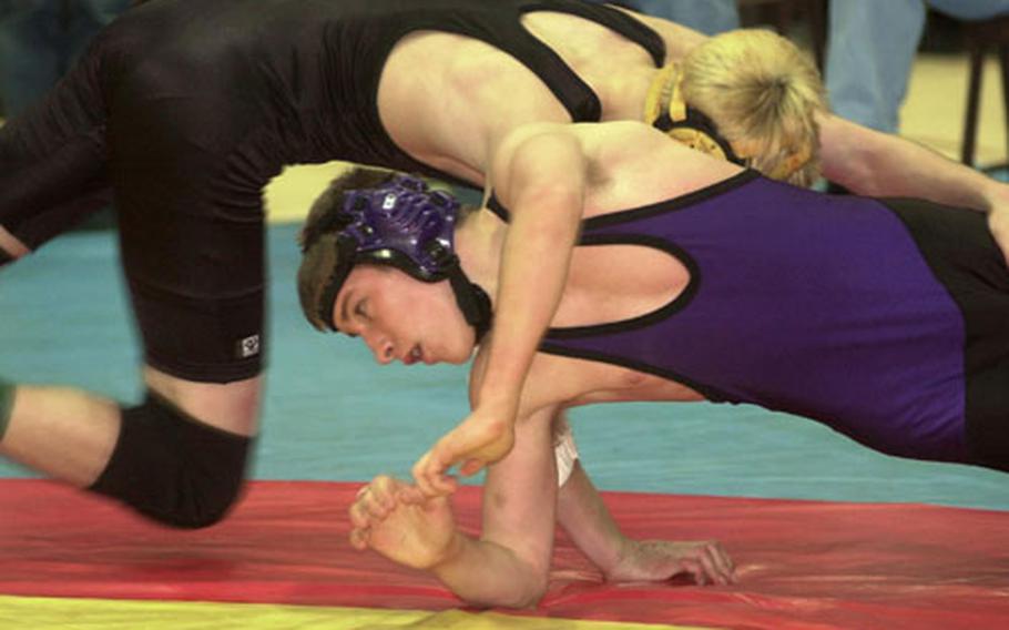 Würzburg's Jesse Painter (right) tries to get away from Patch's Joe Morrow during their 125-pound winner's bracket semifinal match at the Wolfpack Holiday Classic '03 at the Kessler Fitness Center in Schweinfurt, Germany. Morrow won the match, 7-6.