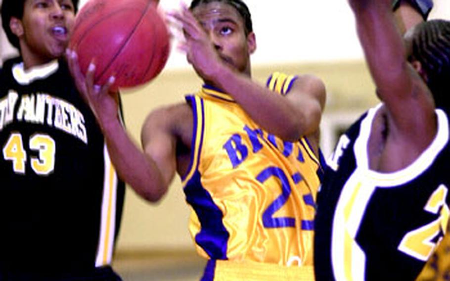 Mannheim high school's all-Europe guard James Meeks, center, in action against Patch earlier this season.