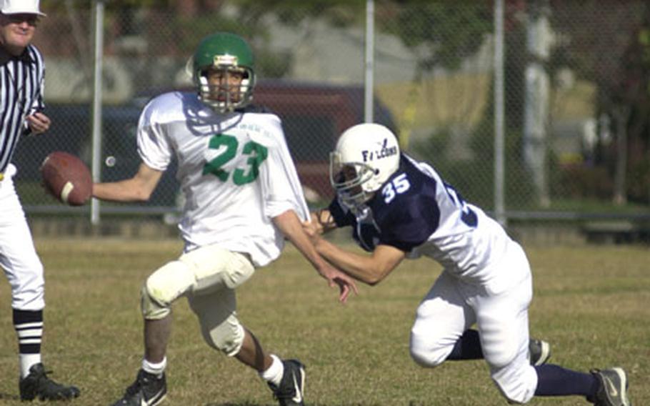 Taegu quarterback Brian McGee tries to avoid being sacked by Seoul&#39;s John Crabtree during Saturday&#39;s game at Yongsan Garrison.