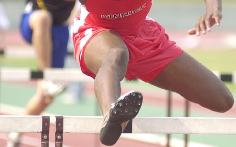 Senior Brenden Lynce of Japan&#39;s Nile C. Kinnick Red Devils runs the 110 high hurdles during Saturday&#39;s Kanto Plain Association of Secondary Schools track and field championship at Oi Pier Ground, Tokyo.