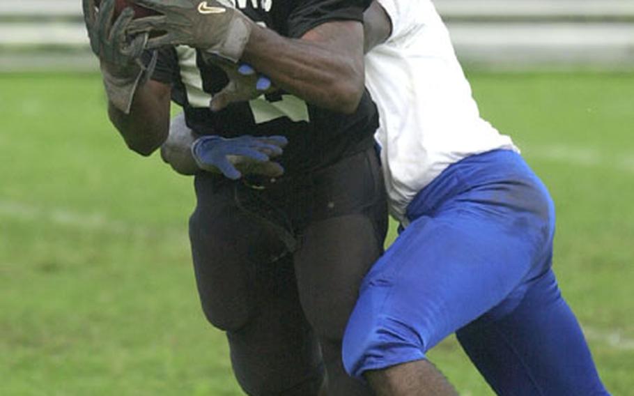 Yokosuka Seahawk Leon Howell catches the ball in a semi final game against the Atsugi White Dolphins.