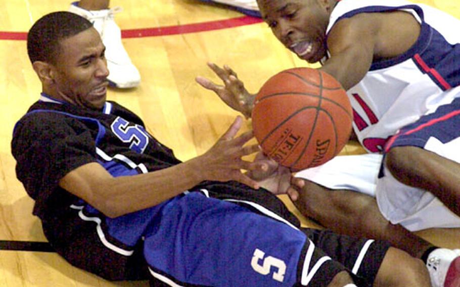 Jeffrey Mayle, left, of Korea&#39;s Suwon Trail Blazers and Tyrone Bullocks of the host Osan Defenders battle for a loose ball during Wednesday&#39;s playoff game in the 2004 Osan Pacificwide Open Holiday Basketball Tournament. Osan won, 74-64.