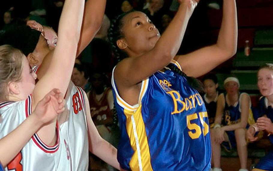 Bamberg&#39;s Jasmine Wallace beats three Giessen defenders for two points in Friday night&#39;s Bamberg victory.