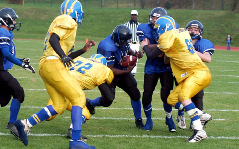 Brandon Merriweather of Hohenfels breaks through the Ansbach defense for a touchdown on Saturday.