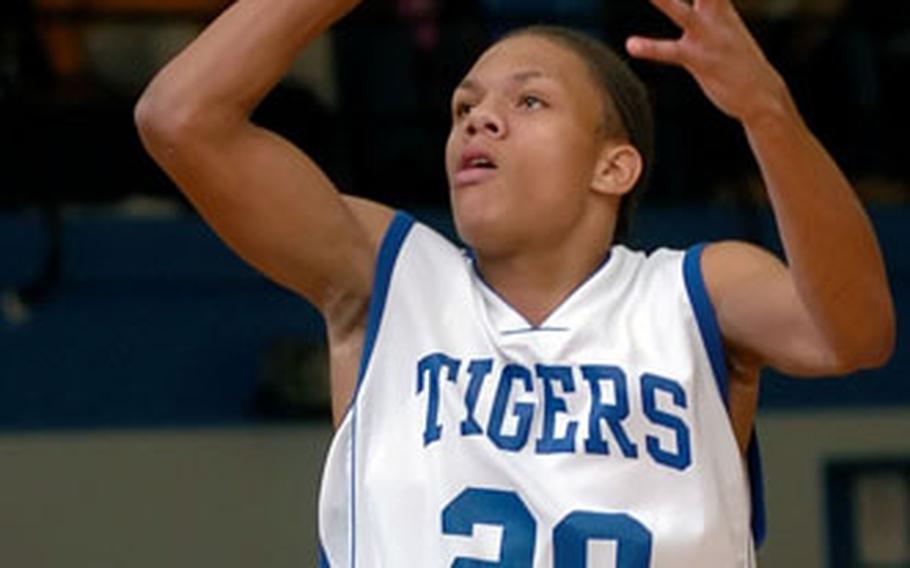 Hohenfels’ Stephen Washington puts up a one-handed shot during the first quarter of a game against Hanau on Saturday. Hanau defeated Hohenfels 58-32.