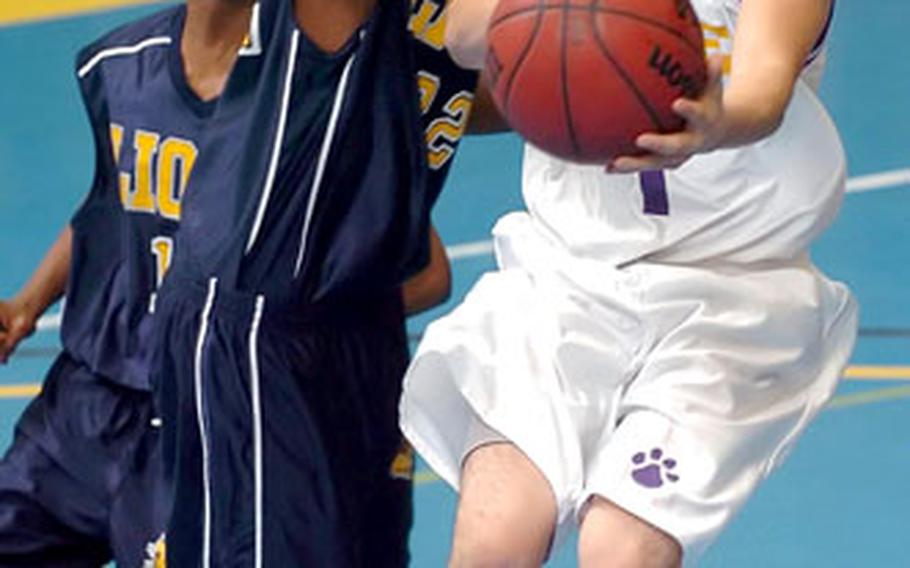 Würzburg’s Jamelle Johnson drives the lane against Heidelberg’s Zavier James during Saturday’s game.