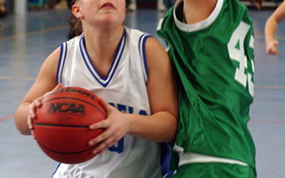 Elizabeth McVicker of the top-seeded Brussels Brigands looks to the basket against Ankara’s Tasmin Tripp during Brussels’ 29-18 Division IV victory.