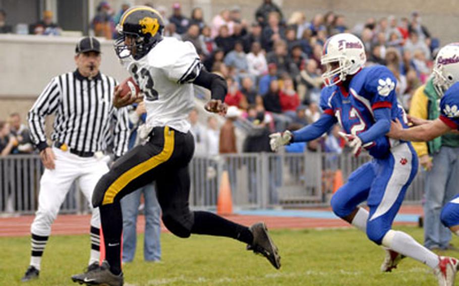 Patch’s Brandon Perry runs in the Panthers’ first touchdown against Ramstein midway through the second quarter on Saturday.