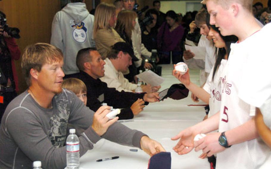 Boston Red Sox pitcher Mike Timlin signs autographs for servicemembers and their families at Camp Zama.