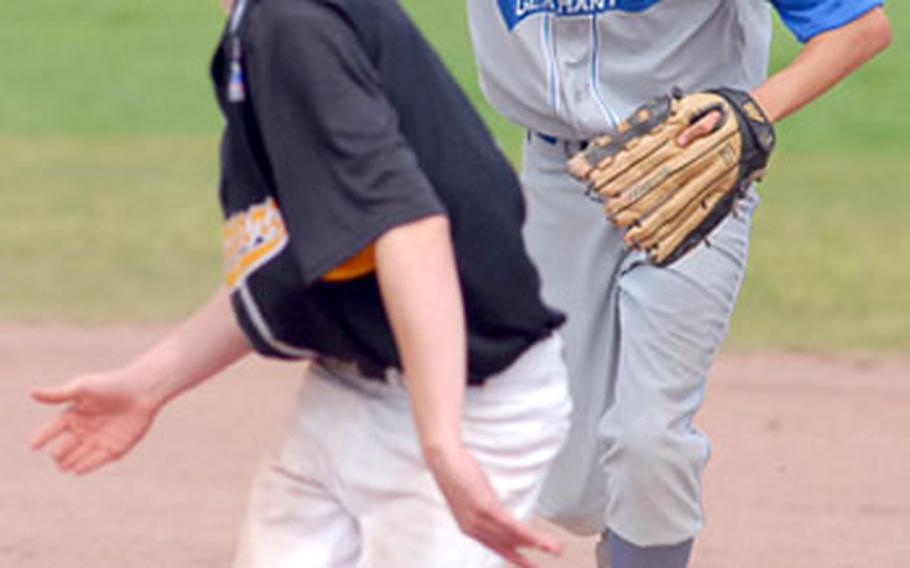 Stuttgart&#39;s Trent Lovett gets caught in a rundown by Ramstein&#39;s Alex Avila in the final of the European Biggs Baseball Championships/