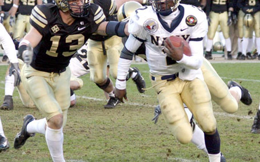 Army defensive back Caleb Campbell pursues Navy quarterback Lamar Owens during the 2005 Army-Navy game at Philadelphia. The Army has decided that Campbell must serve two years active duty before becoming eligible for the Army’s Alternative Service Option, a program that would allow him to split time between his military duties and the NFL.