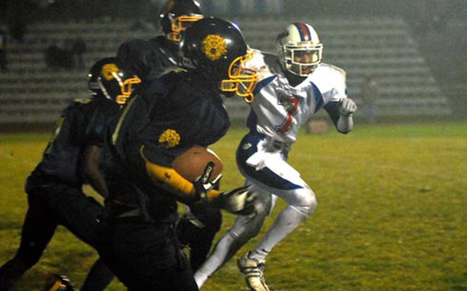 Heidelberg&#39;s Chris Cuthbert streaks along the sidelines on his way to scoring the winning touchdown, as Ramstein&#39;s Aaron Salcido tries to cut him off in the Division I final against Ramstein Saturday night. Heidelberg won 9-6.