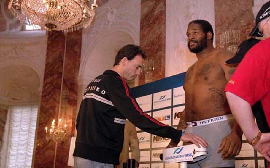 Surronded by the marble of kings, Riddick "Big Daddy" Bowe weighs in at 271 for his upcoming fight.