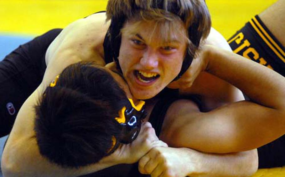 Zama American sophomore Michael Spencer executes a head-in-arm hold to pin ASIJ’s Ryo King during a 158-pound quarterfinal bout in Saturday’s All-Japan Invitational Wrestling Tournament.