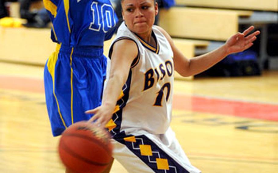 Mannheim guard Maolis Pitti, right, slips a pass to a teammate after driving past Wiesbaden&#39;s Tiffany Hodge.