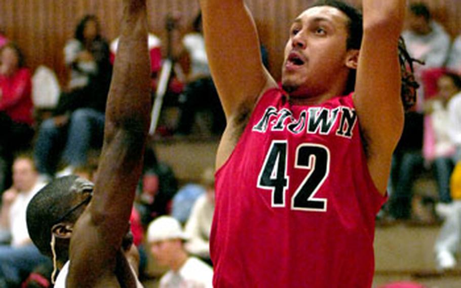 Kaiserslautern&#39;s Sayf Koné puts up a shot against Lakenheath&#39;s Emanuel Toots.