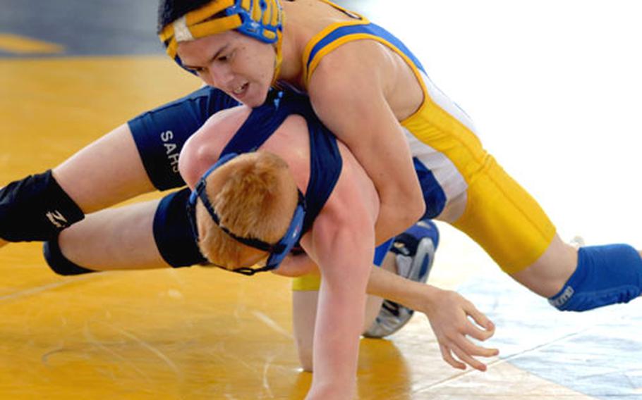 Mark Meade, top, of Yokota takes down Seoul American&#39;s Geoffrey Furner during Thursday&#39;s 108-pound bout in the 2009 DODDS-Pacific Far East High School Wrestling Tournament at Camp Foster, Okinawa. Meade decisioned Furner 2-0 (5-0, 5-0).